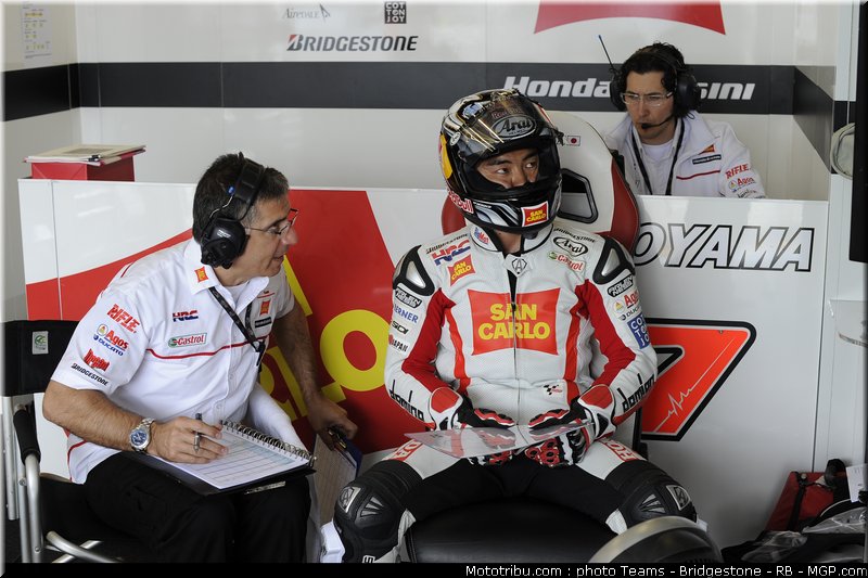 motogp_aoyama_08_portugal_2011_estoril