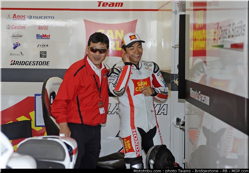 motogp_aoyama_12_portugal_2011_estoril