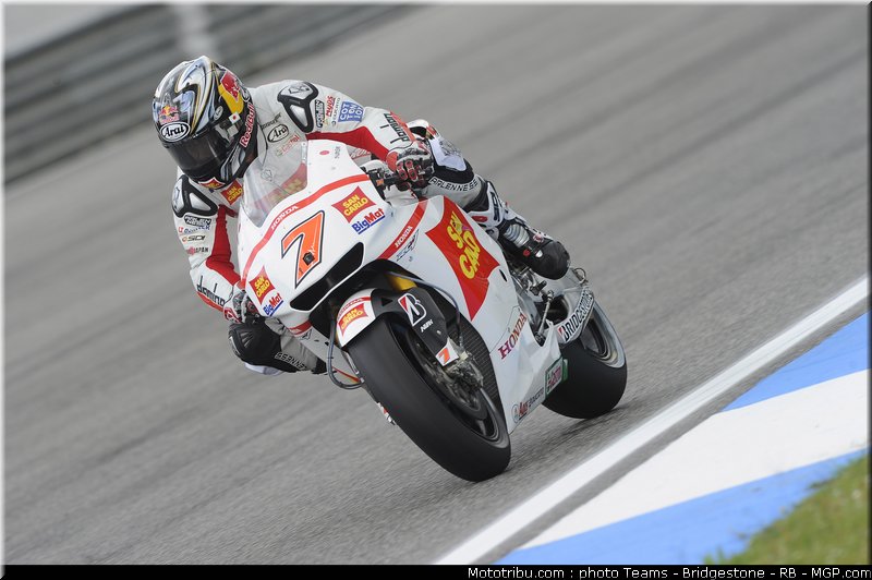 motogp_aoyama_14_portugal_2011_estoril