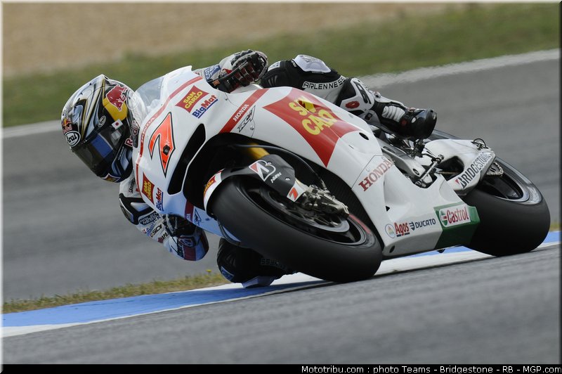 motogp_aoyama_20_portugal_2011_estoril
