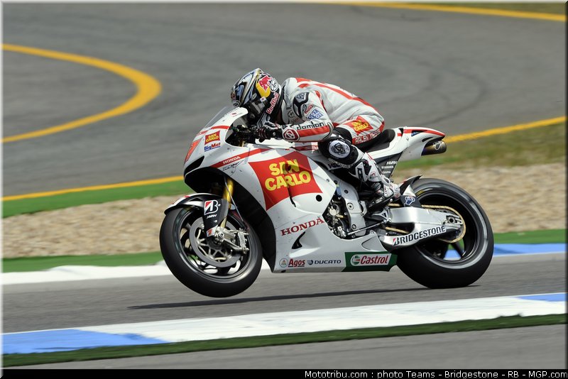 motogp_aoyama_25_portugal_2011_estoril