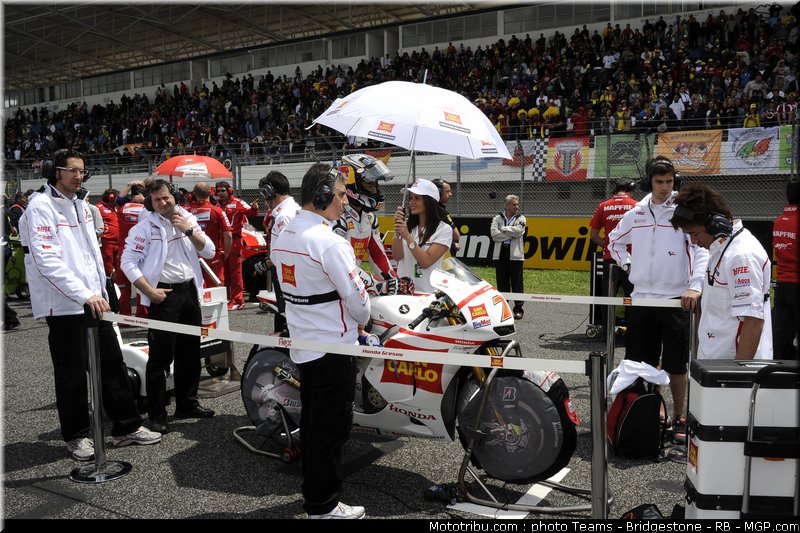 motogp_aoyama_30_portugal_2011_estoril