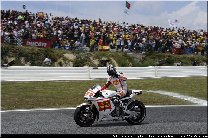 motogp_aoyama_34_portugal_2011_estoril