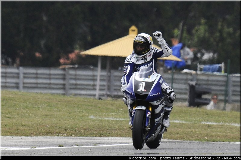 motogp_lorenzo_07_portugal_2011_estoril