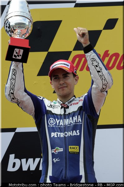 motogp_lorenzo_18_portugal_2011_estoril