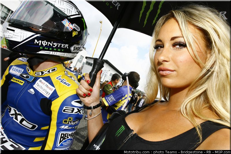 motogp_pitbabe_24_portugal_2011_estoril