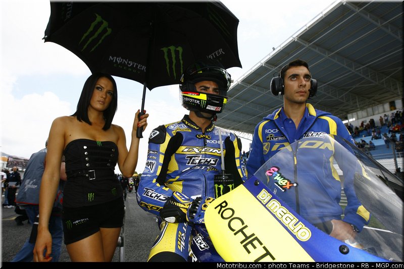 motogp_pitbabe_27_portugal_2011_estoril