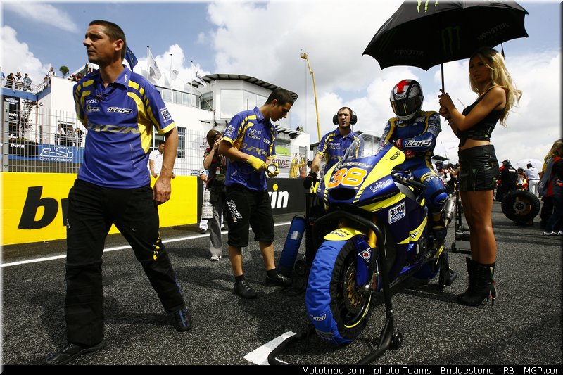 motogp_pitbabe_29_portugal_2011_estoril