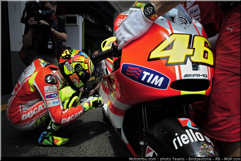 motogp_rossi_03_portugal_2011_estoril