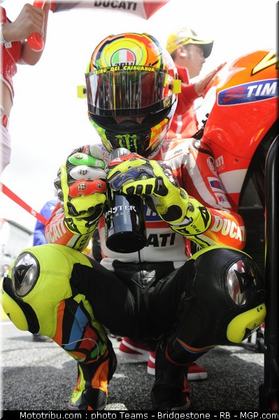 motogp_rossi_06_portugal_2011_estoril