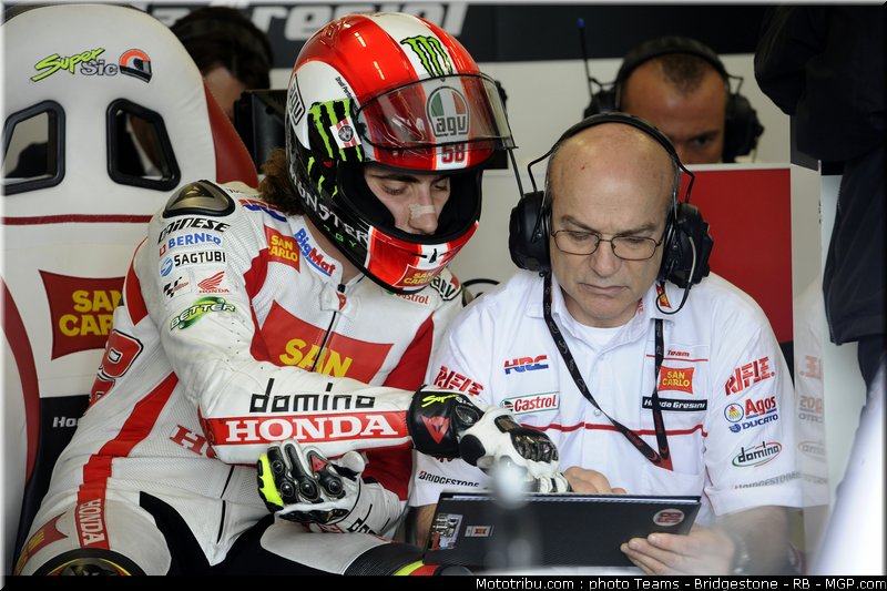 motogp_simoncelli_07_portugal_2011_estoril