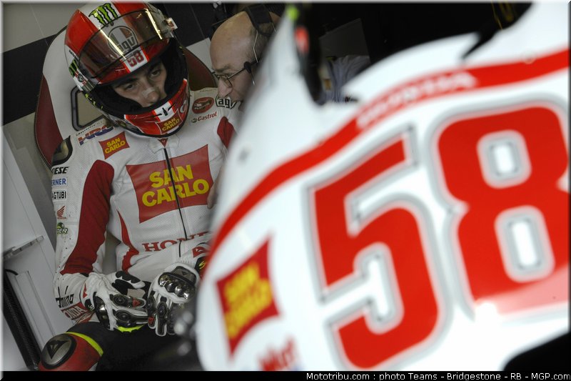 motogp_simoncelli_08_portugal_2011_estoril
