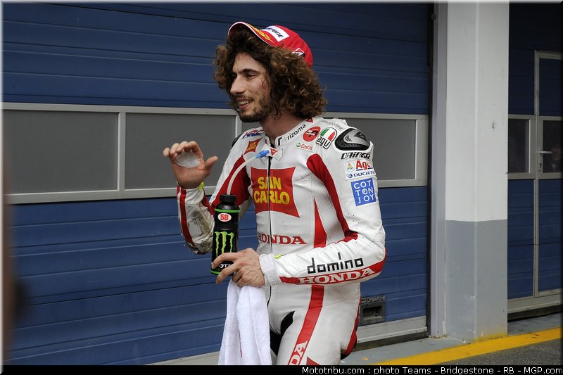 motogp_simoncelli_12_portugal_2011_estoril