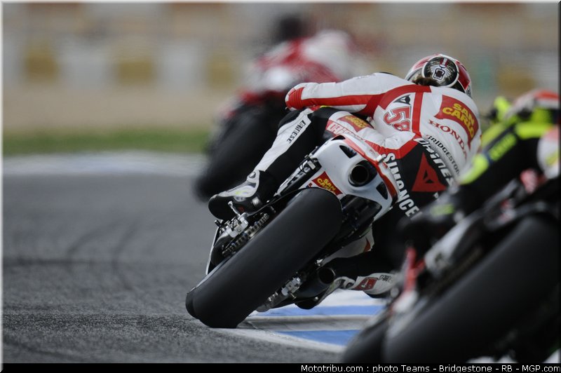 motogp_simoncelli_27_portugal_2011_estoril
