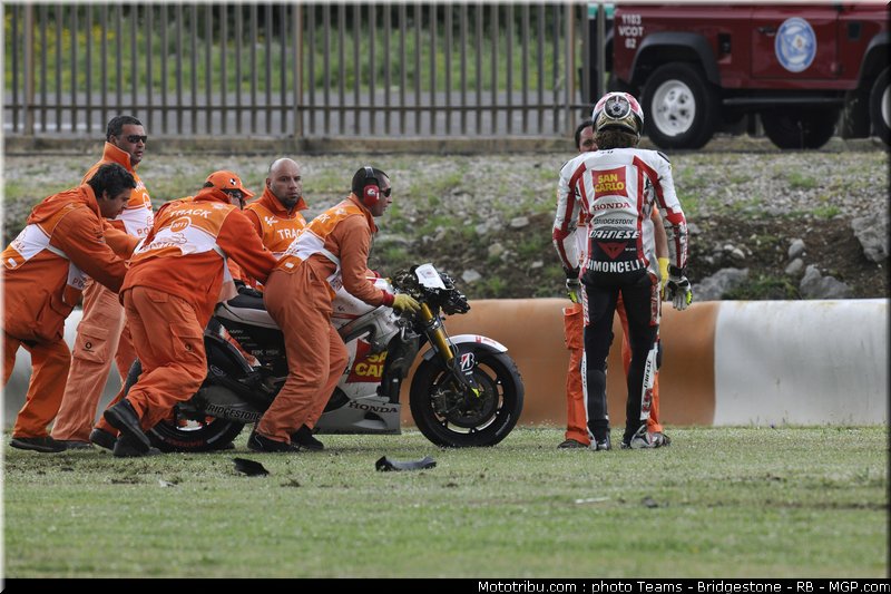 motogp_simoncelli_29_portugal_2011_estoril