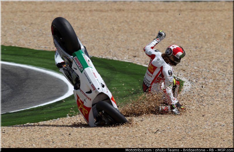 motogp_simoncelli_31_portugal_2011_estoril