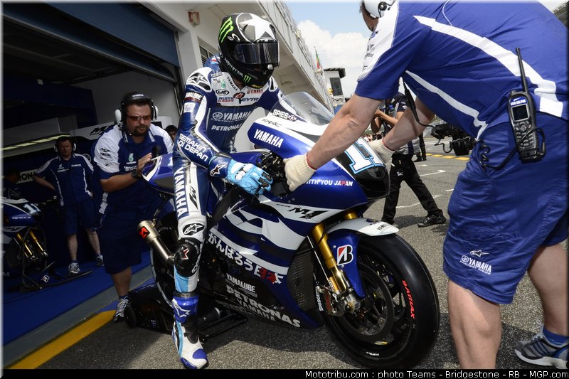 motogp_spies_02_portugal_2011_estoril
