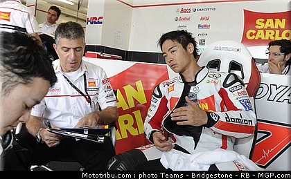 motogp_aoyama_02_portugal_2011_estoril.jpg