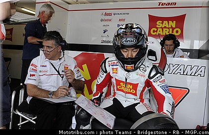 motogp_aoyama_03_portugal_2011_estoril.jpg