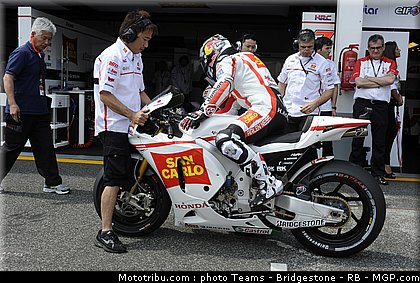 motogp_aoyama_04_portugal_2011_estoril.jpg
