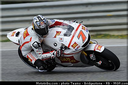 motogp_aoyama_05_portugal_2011_estoril.jpg