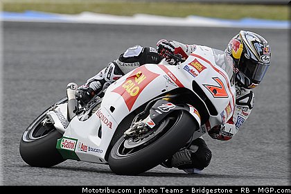 motogp_aoyama_07_portugal_2011_estoril.jpg