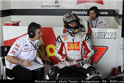 motogp_aoyama_08_portugal_2011_estoril.jpg