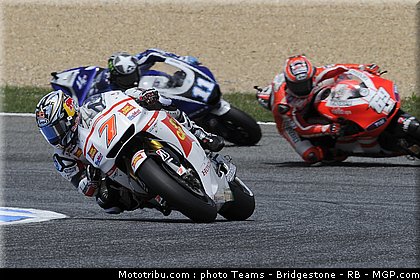 motogp_aoyama_32_portugal_2011_estoril.jpg