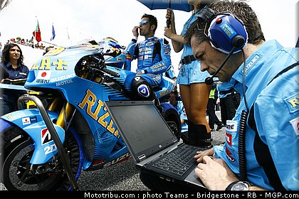 motogp_pitbabe_17_portugal_2011_estoril.jpg