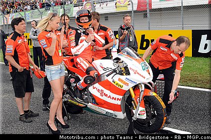 motogp_pitbabe_30_portugal_2011_estoril.jpg