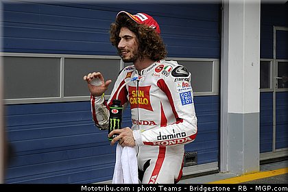 motogp_simoncelli_12_portugal_2011_estoril.jpg