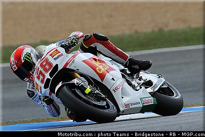 motogp_simoncelli_18_portugal_2011_estoril.jpg