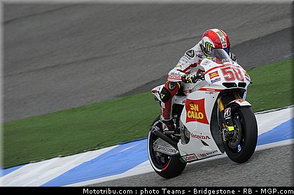 motogp_simoncelli_19_portugal_2011_estoril.jpg