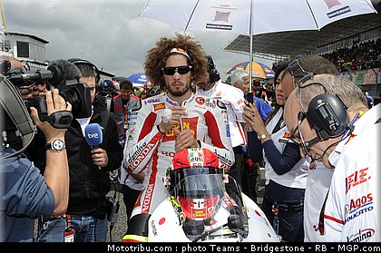 motogp_simoncelli_43_portugal_2011_estoril.jpg