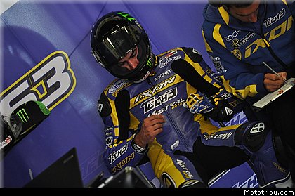 moto2_tech3_07_catalogne_montmelo_2011.JPG