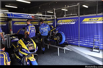 moto2_tech3_19_catalogne_montmelo_2011.JPG