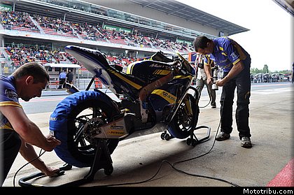 moto2_tech3_22_catalogne_montmelo_2011.JPG