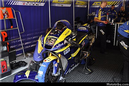 moto2_tech3_27_catalogne_montmelo_2011.JPG