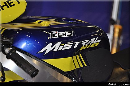 moto2_tech3_30_catalogne_montmelo_2011.JPG