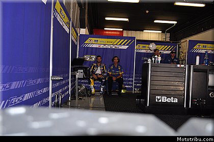 moto2_tech3_36_catalogne_montmelo_2011.JPG