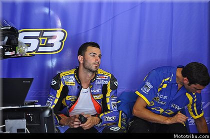 moto2_tech3_39_catalogne_montmelo_2011.JPG