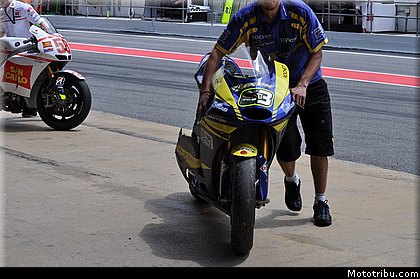 moto2_tech3_40_catalogne_montmelo_2011.JPG
