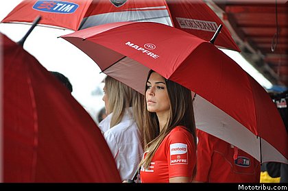 motogp_pitbabe_22_catalogne_montmelo_2011.JPG