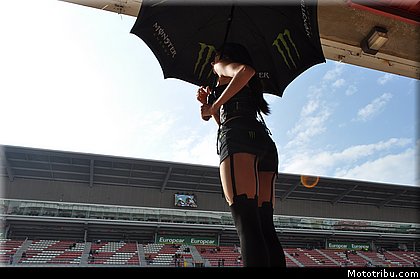 motogp_pitbabe_23_catalogne_montmelo_2011.JPG
