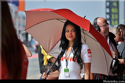 motogp_pitbabe_39_catalogne_montmelo_2011.JPG