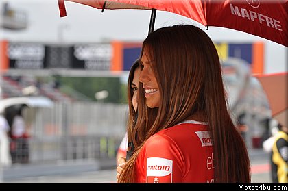 motogp_pitbabe_40_catalogne_montmelo_2011.JPG