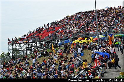 motogp_ambiance_04_catalogne_montmelo_2011.JPG