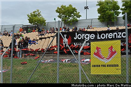 motogp_ambiance_16_catalogne_montmelo_2011.JPG