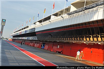 motogp_ambiance_30_catalogne_montmelo_2011.JPG