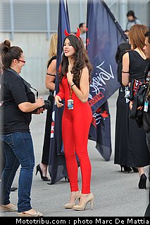 motogp_pitbabes_18_catalogne_montmelo_2011.JPG